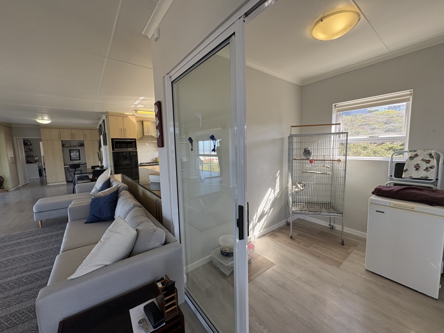 4 Bedroom Property for Sale in Pearl Bay Western Cape